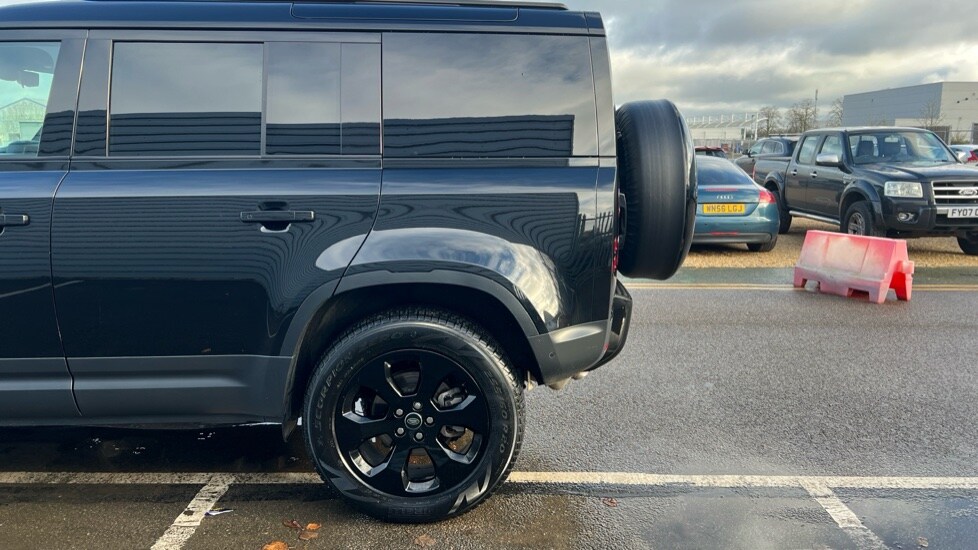 Used Land Rover Defender 2023 for sale - 76660699: Photo 42