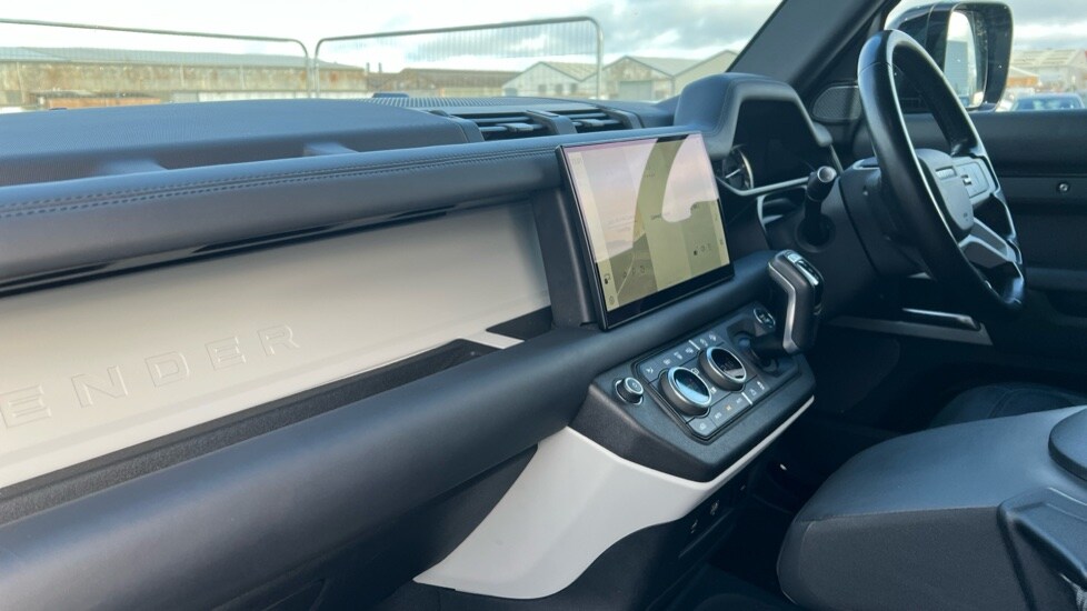 Used Land Rover Defender 2023 for sale - 76660699: Photo 44