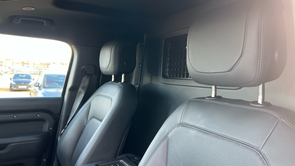 Used Land Rover Defender 2023 for sale - 76660699: Photo 45