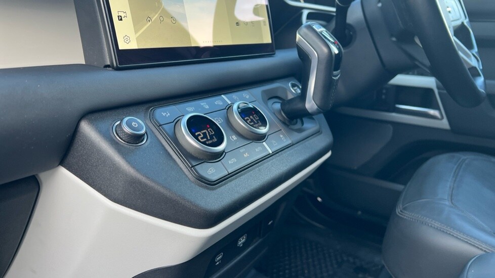 Used Land Rover Defender 2023 for sale - 76660699: Photo 47