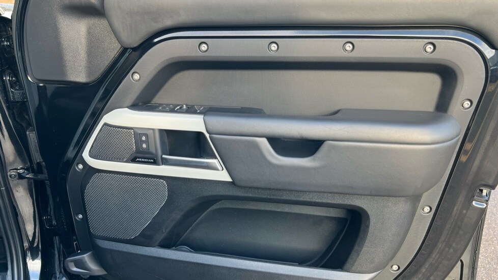 Used Land Rover Defender 2023 for sale - 76660699: Photo 48