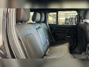 Used Land Rover Defender 2024 for sale - 75852570: Photo