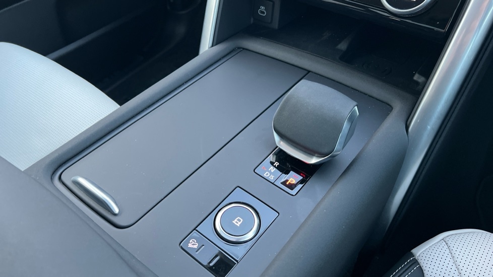 Used Land Rover Discovery 2025 for sale - 77043021: Photo 13