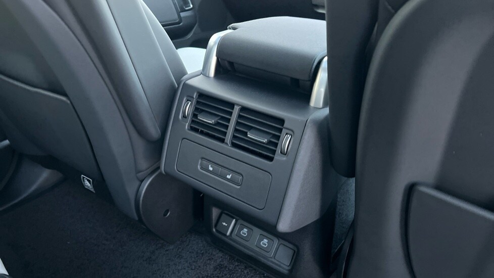 Used Land Rover Discovery 2025 for sale - 77043021: Photo 18