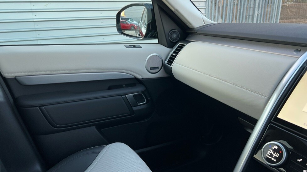 Used Land Rover Discovery 2025 for sale - 77043021: Photo 35