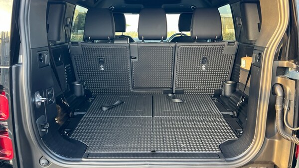 Used Land Rover Defender 2025 for sale - 76312411: Photo 10