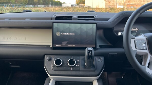 Used Land Rover Defender 2025 for sale - 76312411: Photo 14
