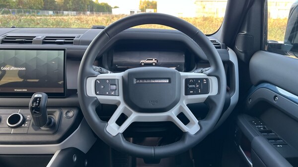 Used Land Rover Defender 2025 for sale - 76312411: Photo 15