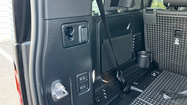 Used Land Rover Defender 2025 for sale - 76312411: Photo 37