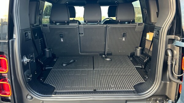 Used Land Rover Defender 2025 for sale - 76312411: Photo 38