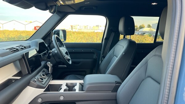Used Land Rover Defender 2025 for sale - 76312411: Photo 3