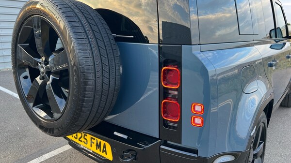 Used Land Rover Defender 2025 for sale - 76312411: Photo 41