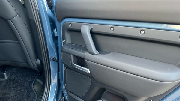 Used Land Rover Defender 2025 for sale - 76312411: Photo 43