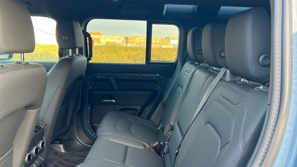 Used Land Rover Defender 2025 for sale - 76312411: Photo 4