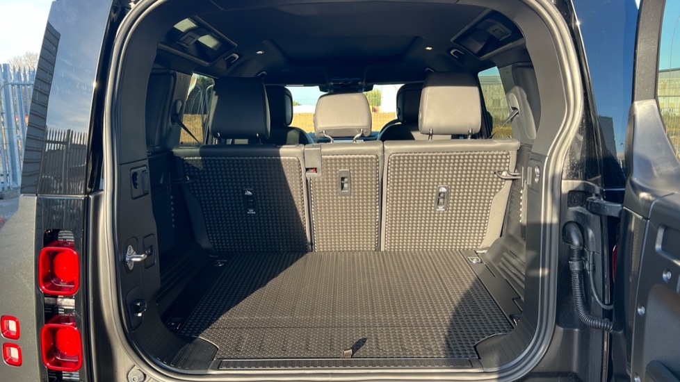 Used Land Rover Defender 2024 for sale - 76717323: Photo 10