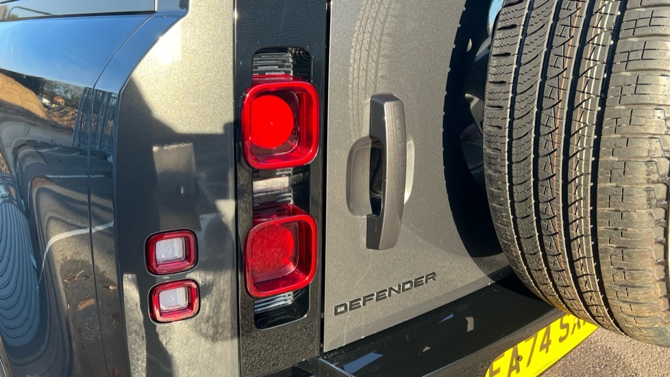 Used Land Rover Defender 2024 for sale - 76717323: Photo 19