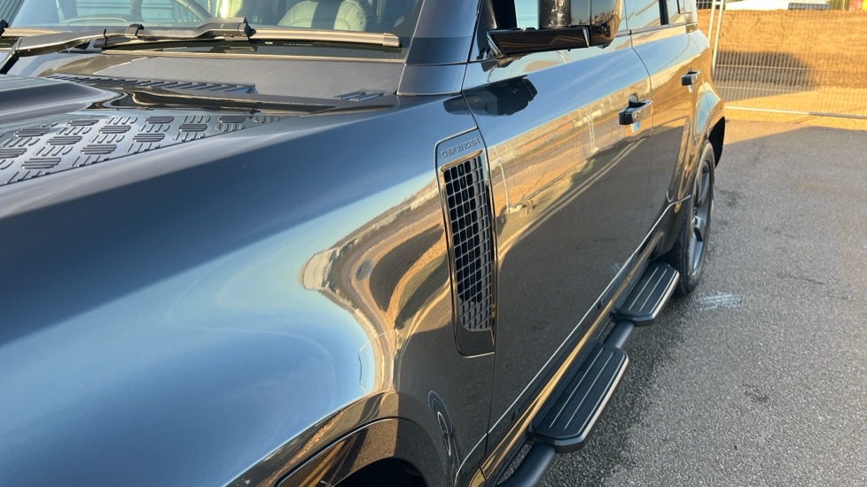 Used Land Rover Defender 2024 for sale - 76717323: Photo 24