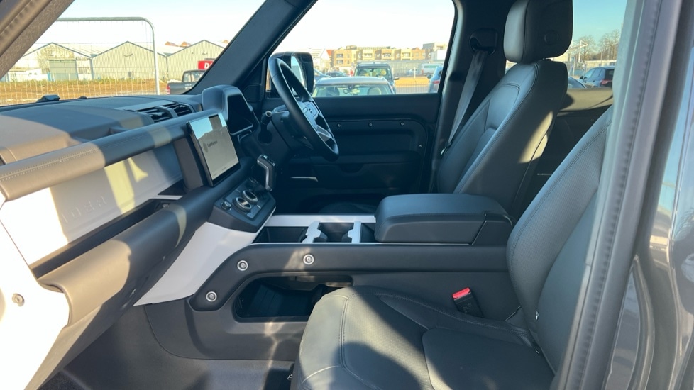 Used Land Rover Defender 2024 for sale - 76717323: Photo 3
