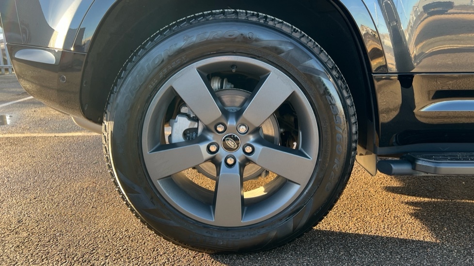 Used Land Rover Defender 2024 for sale - 76717323: Photo 31