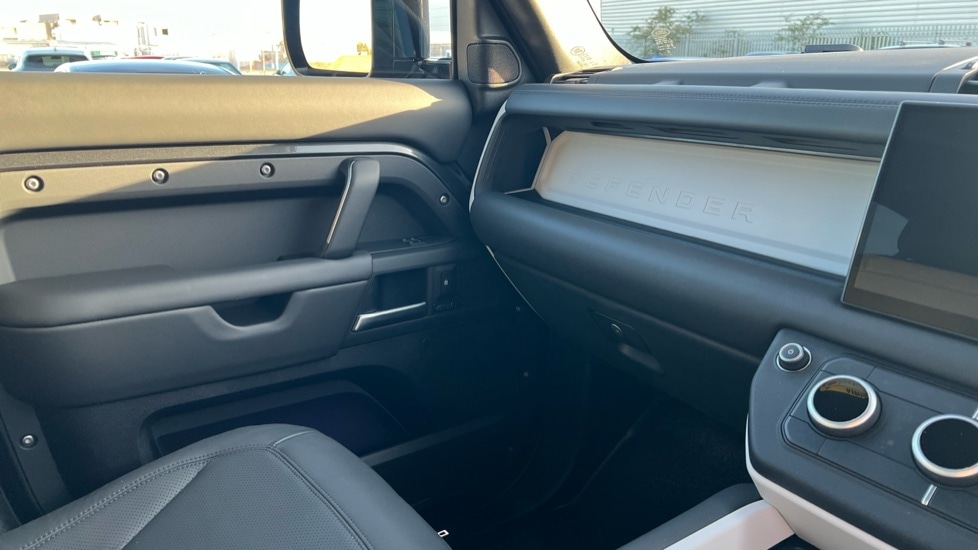 Used Land Rover Defender 2024 for sale - 76717323: Photo 35