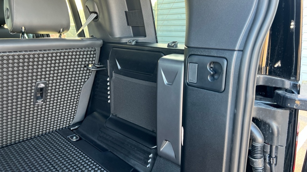 Used Land Rover Defender 2024 for sale - 76717323: Photo 37