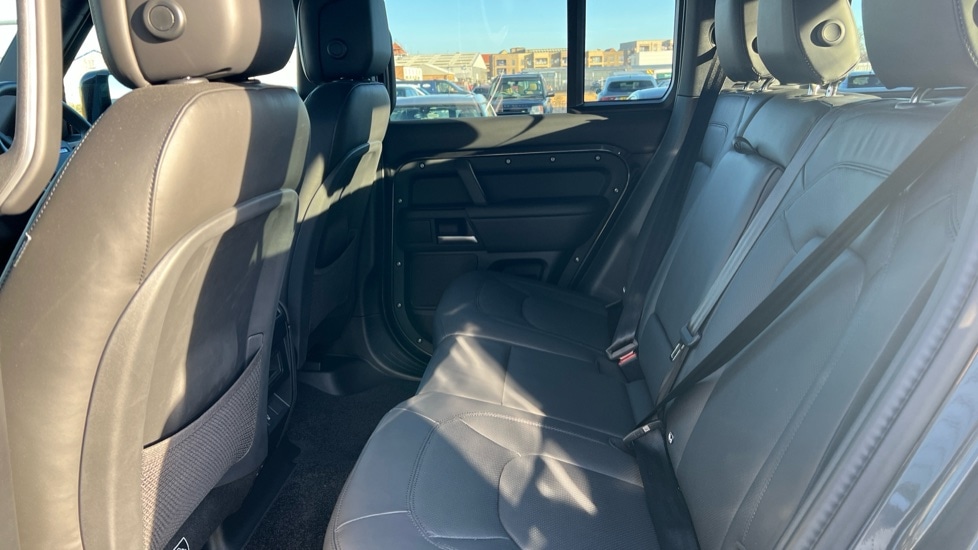 Used Land Rover Defender 2024 for sale - 76717323: Photo 4