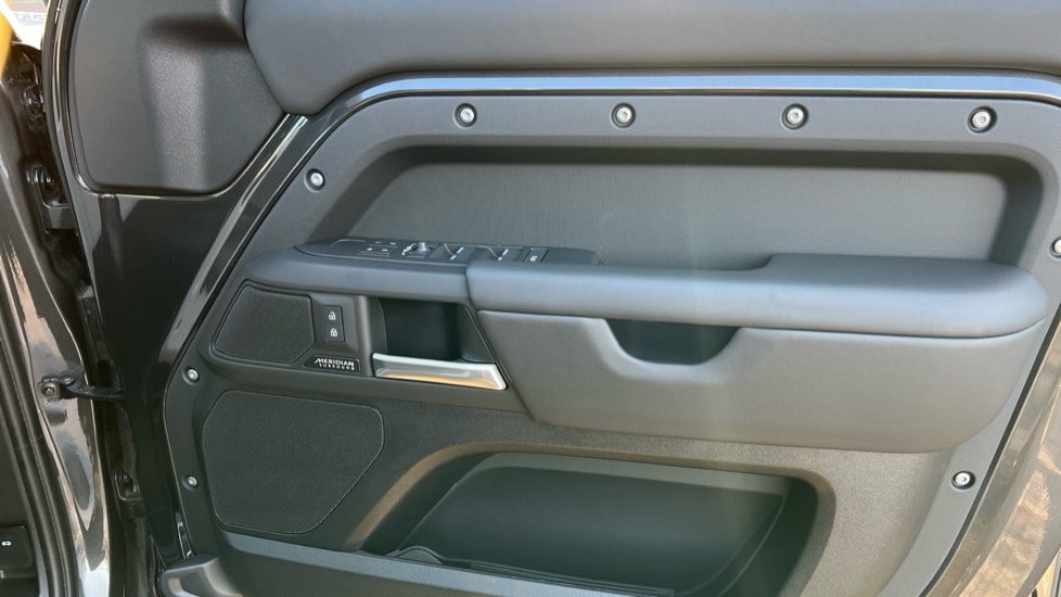 Used Land Rover Defender 2024 for sale - 76717323: Photo 41