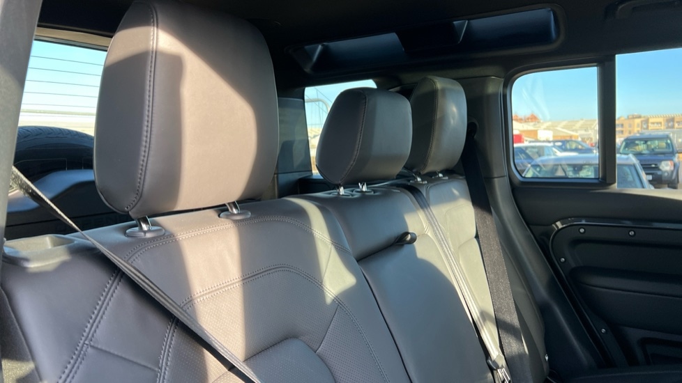 Used Land Rover Defender 2024 for sale - 76717323: Photo 43