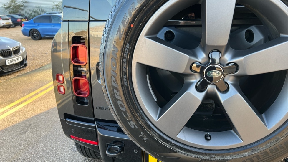 Used Land Rover Defender 2024 for sale - 76717323: Photo 47