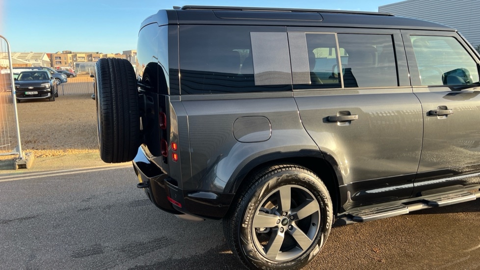 Used Land Rover Defender 2024 for sale - 76717323: Photo 49