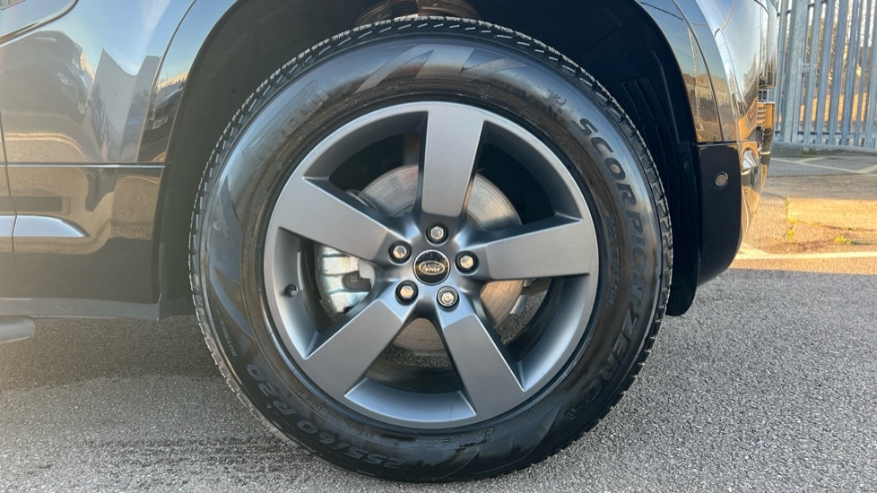 Used Land Rover Defender 2024 for sale - 76717323: Photo 8