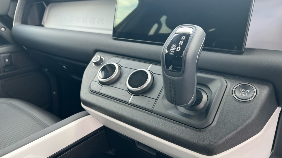 Used Land Rover Defender 2024 for sale - 76074281: Photo 13