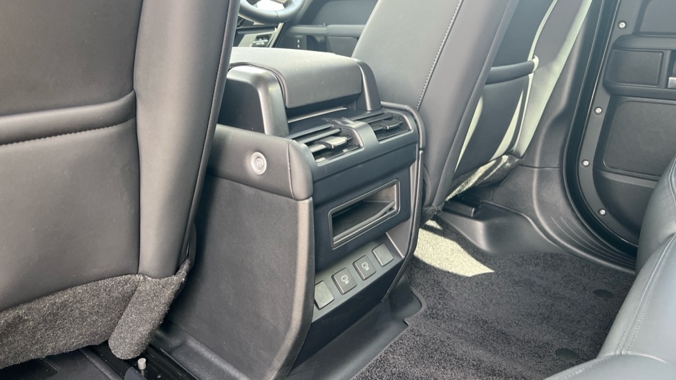 Used Land Rover Defender 2024 for sale - 76074281: Photo 18
