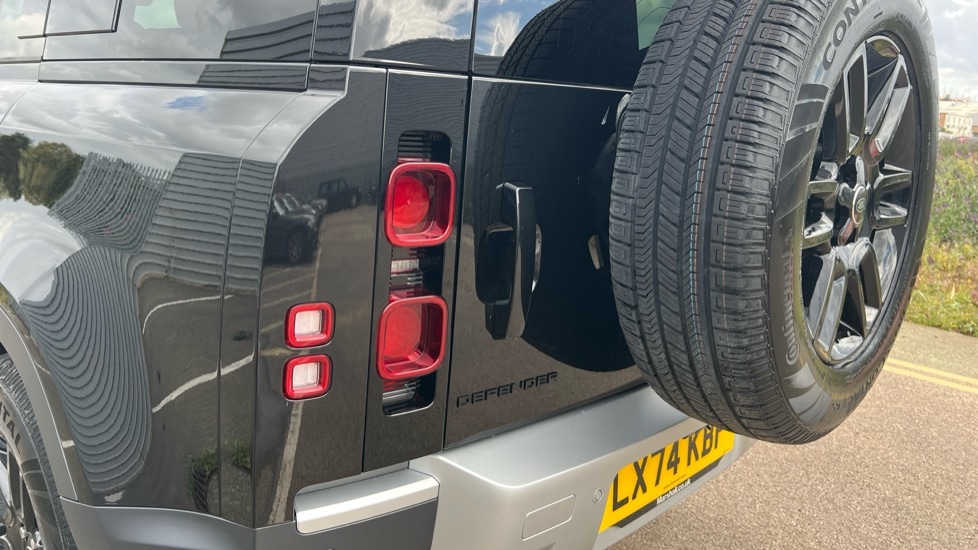 Used Land Rover Defender 2024 for sale - 76074281: Photo 19