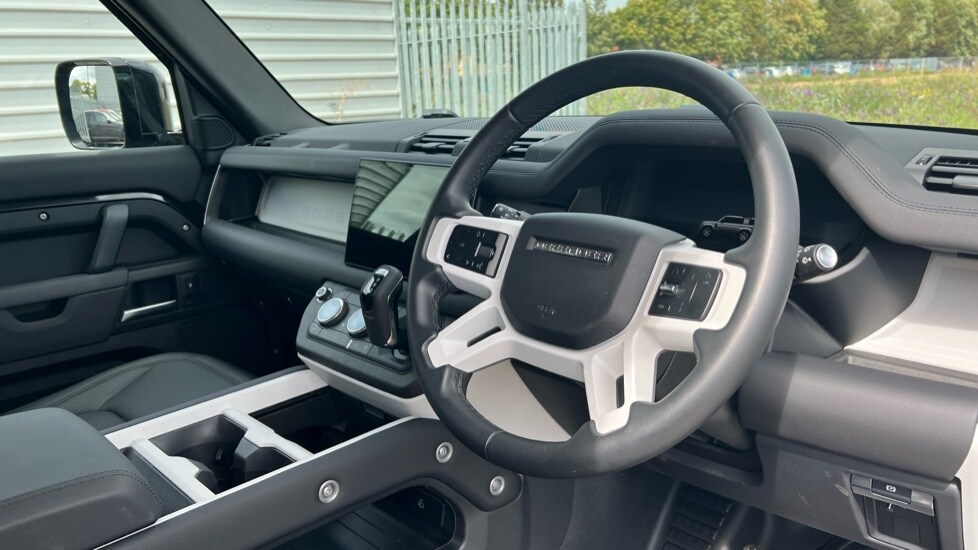 Used Land Rover Defender 2024 for sale - 76074281: Photo 28