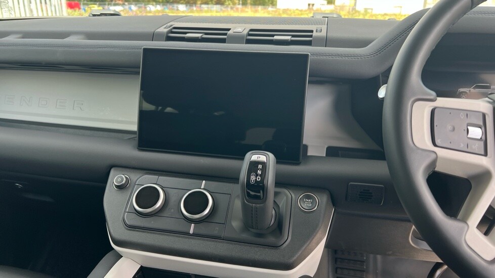 Used Land Rover Defender 2024 for sale - 76074281: Photo 29