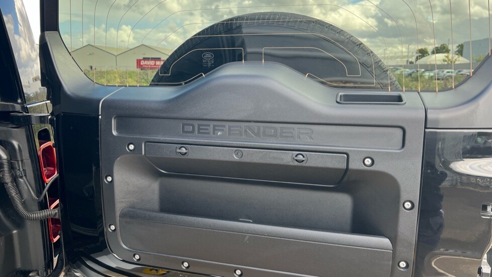 Used Land Rover Defender 2024 for sale - 76074281: Photo 36