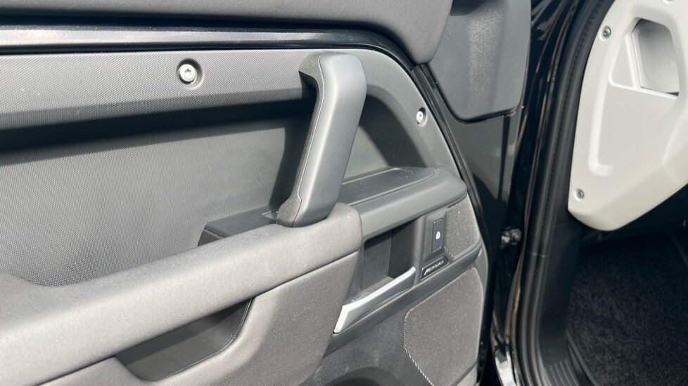 Used Land Rover Defender 2024 for sale - 76074281: Photo 38