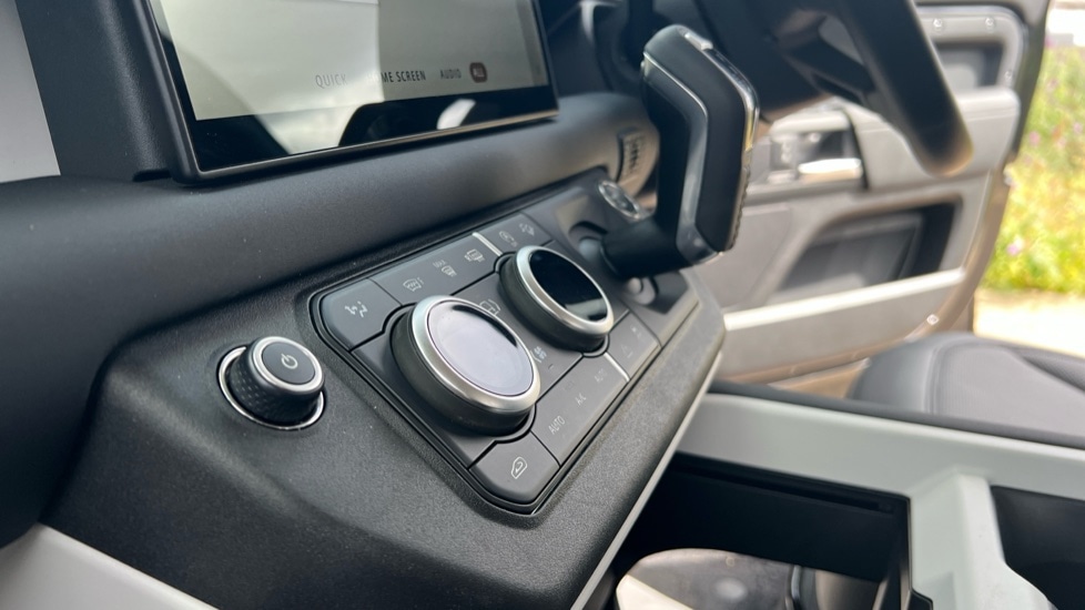 Used Land Rover Defender 2024 for sale - 76074281: Photo 41