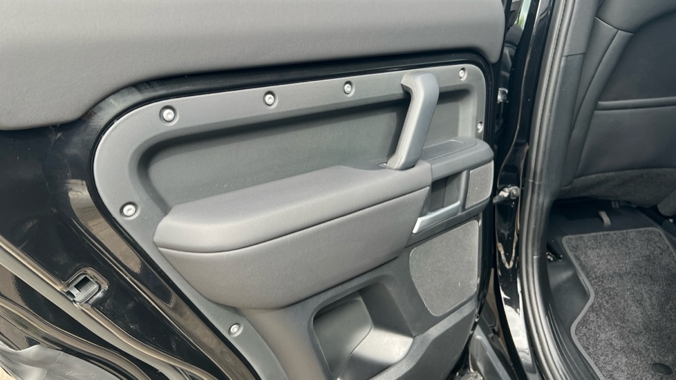 Used Land Rover Defender 2024 for sale - 76074281: Photo 43