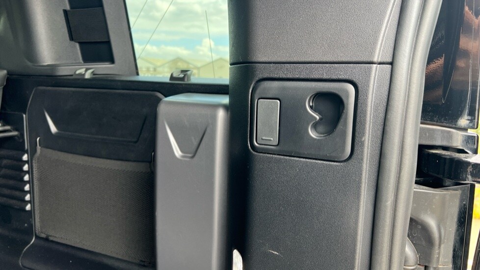 Used Land Rover Defender 2024 for sale - 76074281: Photo 46
