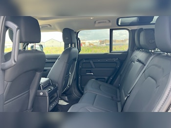 Used Land Rover Defender 2024 for sale - 76074281: Photo 4