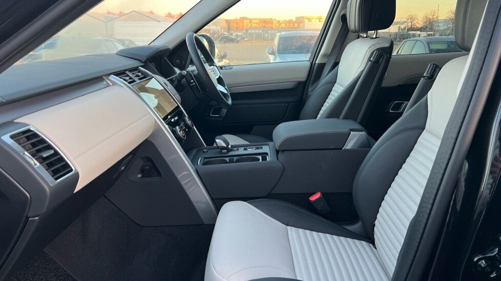 Used Land Rover Discovery 2025 for sale - 76664346: Photo 3