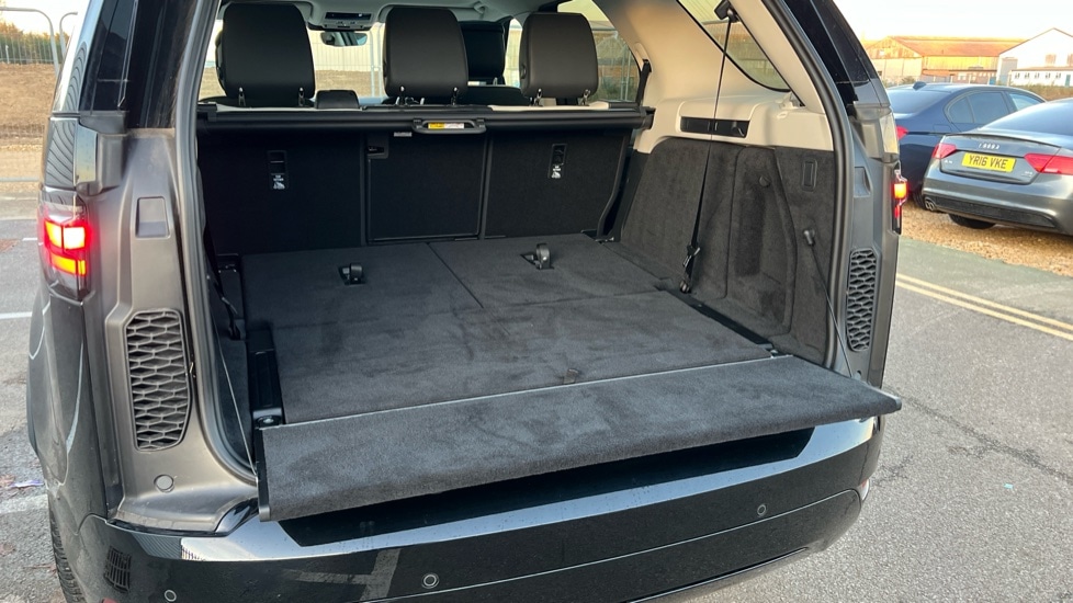 Used Land Rover Discovery 2025 for sale - 76664346: Photo 38