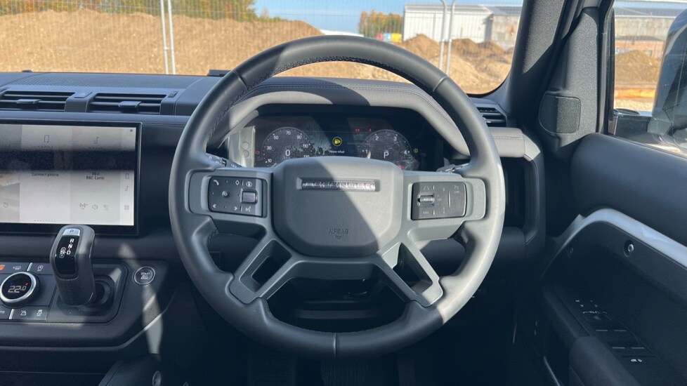 Used Land Rover Defender 2025 for sale - 76390063: Photo 15
