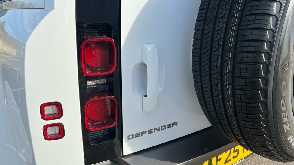Used Land Rover Defender 2025 for sale - 76390063: Photo 19