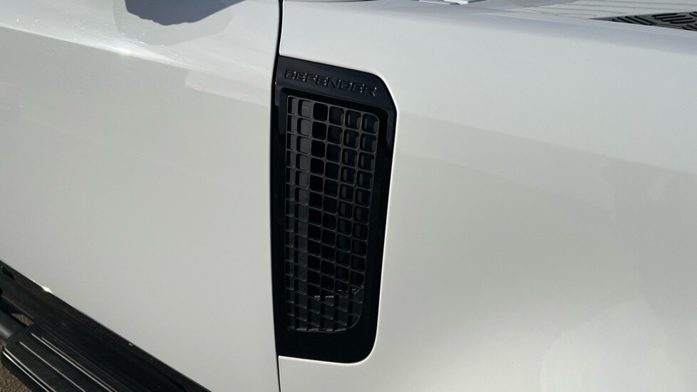 Used Land Rover Defender 2025 for sale - 76390063: Photo 22