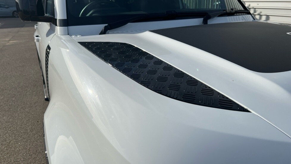 Used Land Rover Defender 2025 for sale - 76390063: Photo 23