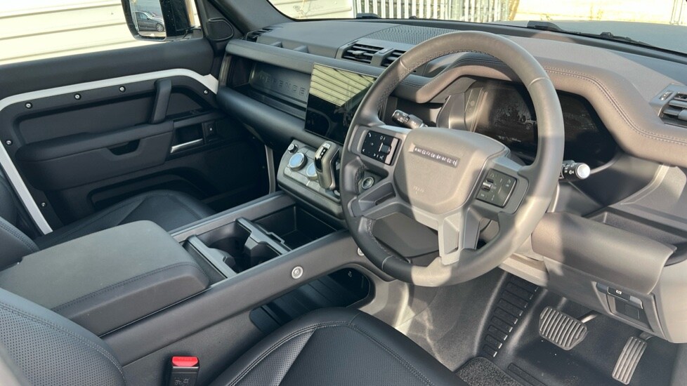 Used Land Rover Defender 2025 for sale - 76390063: Photo 28