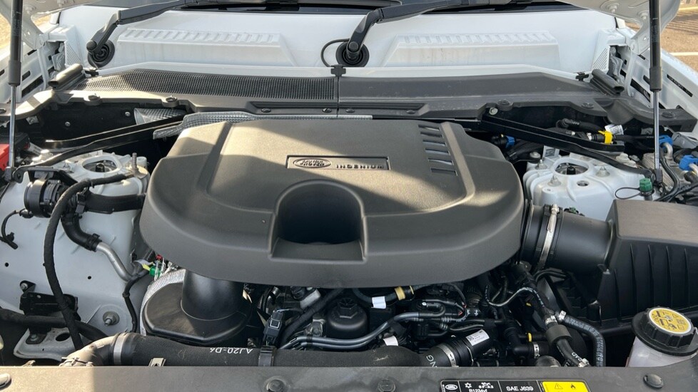 Used Land Rover Defender 2025 for sale - 76390063: Photo 30